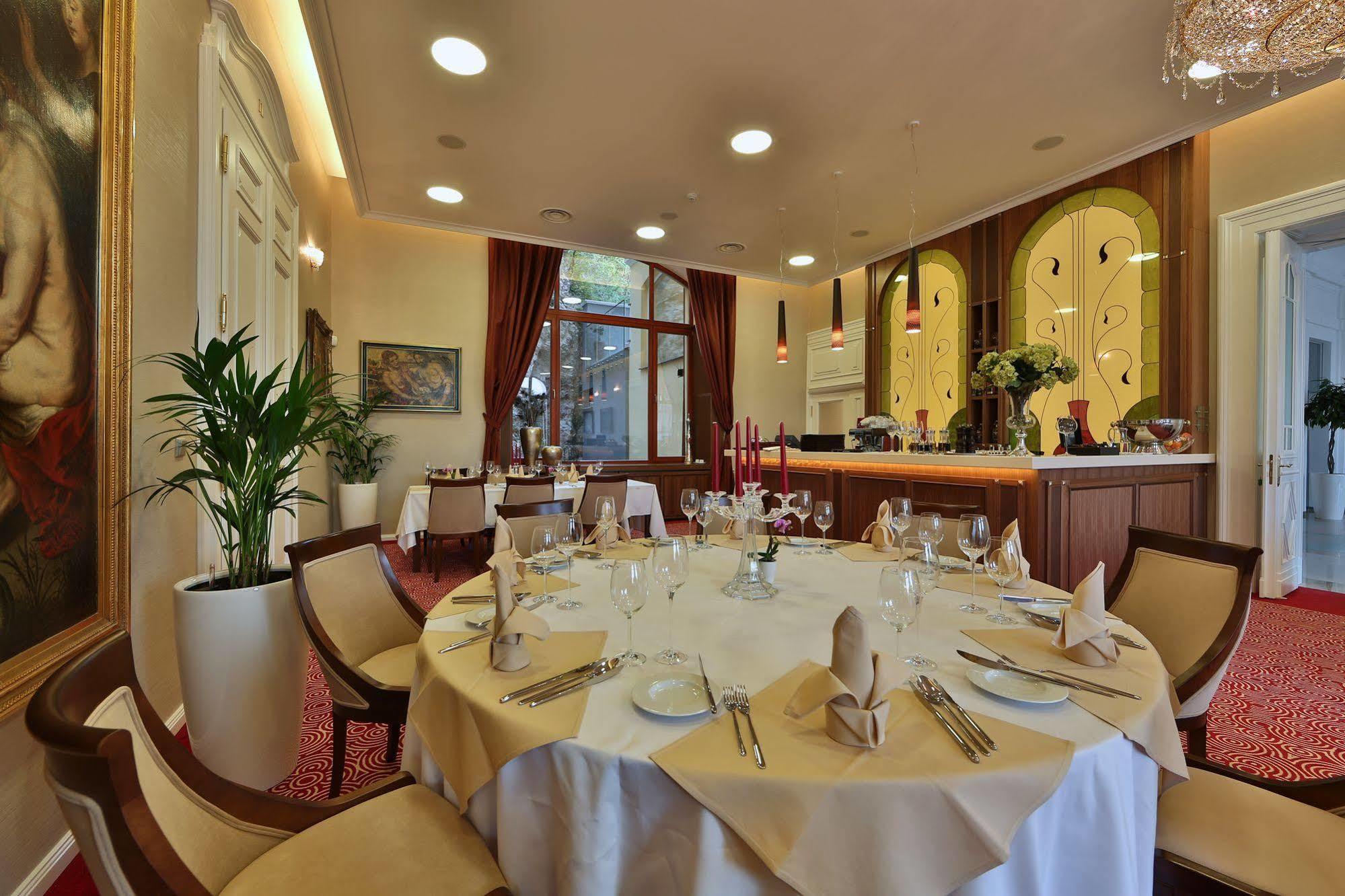 Hotel Elizabeth Trencin Bagian luar foto