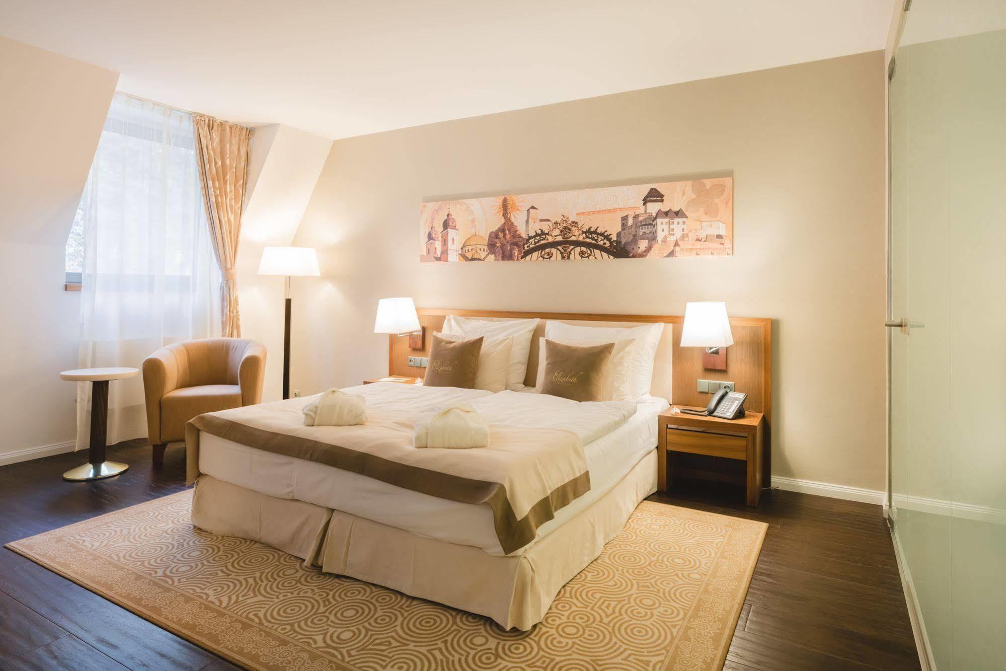 Hotel Elizabeth Trencin Bagian luar foto