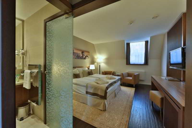 Hotel Elizabeth Trencin Bagian luar foto